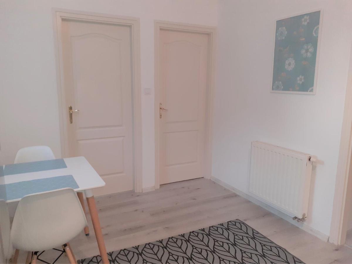 Ferienwohnung Nelli Apartman Keszthely Exterior foto